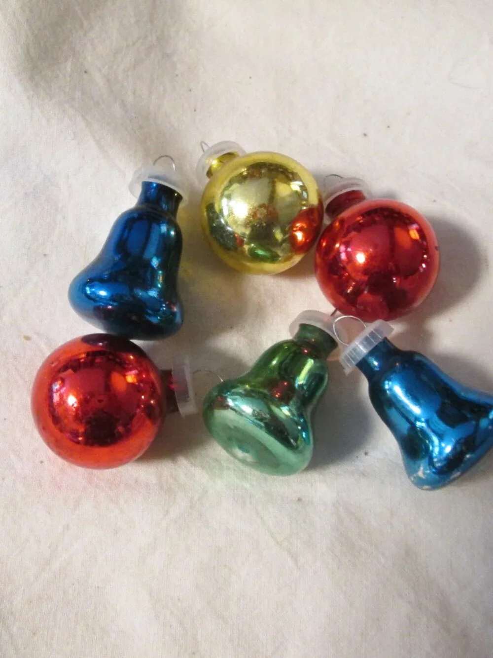 VTG LOT OF 6 MINI MERCURY ORNAMENTS BELLS ROUND PLASTIC TOP